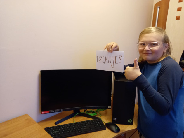 Maciek z prezentem Maciek z prezentem