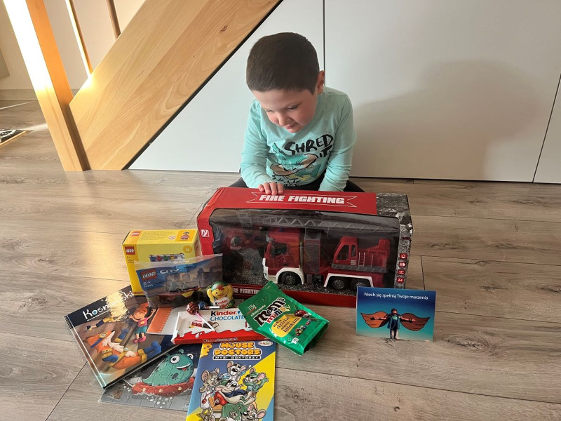 Kacper z prezentami