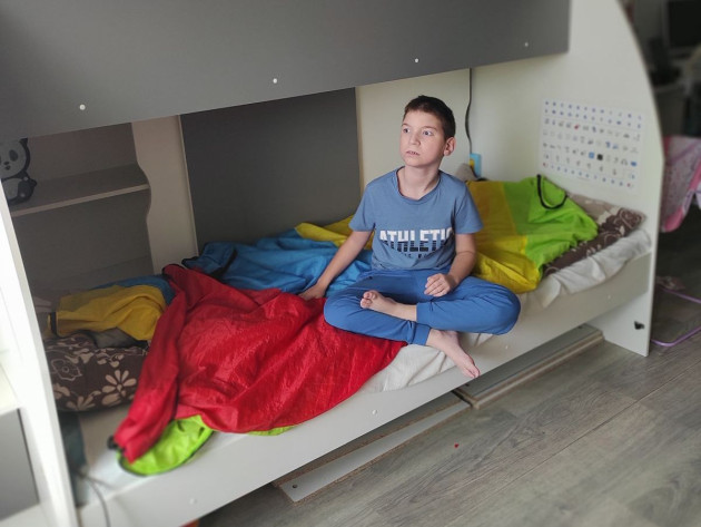 Oskar na nowym łóżku Oskar na nowym łóżku