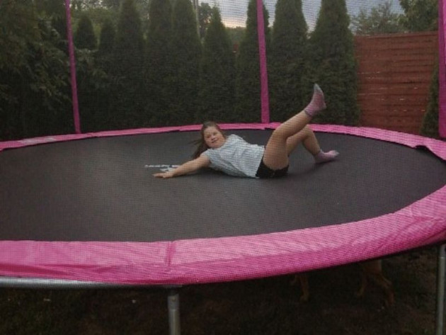 Emilka na trampolinie Emilka na trampolinie