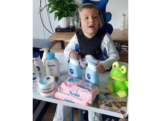Dominik z prezentami Dominik z prezentami